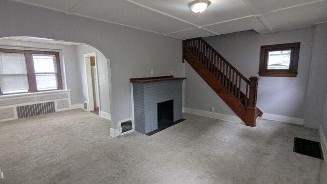Building Photo - Charming 3-bedroom, 1-bathroom home locate...