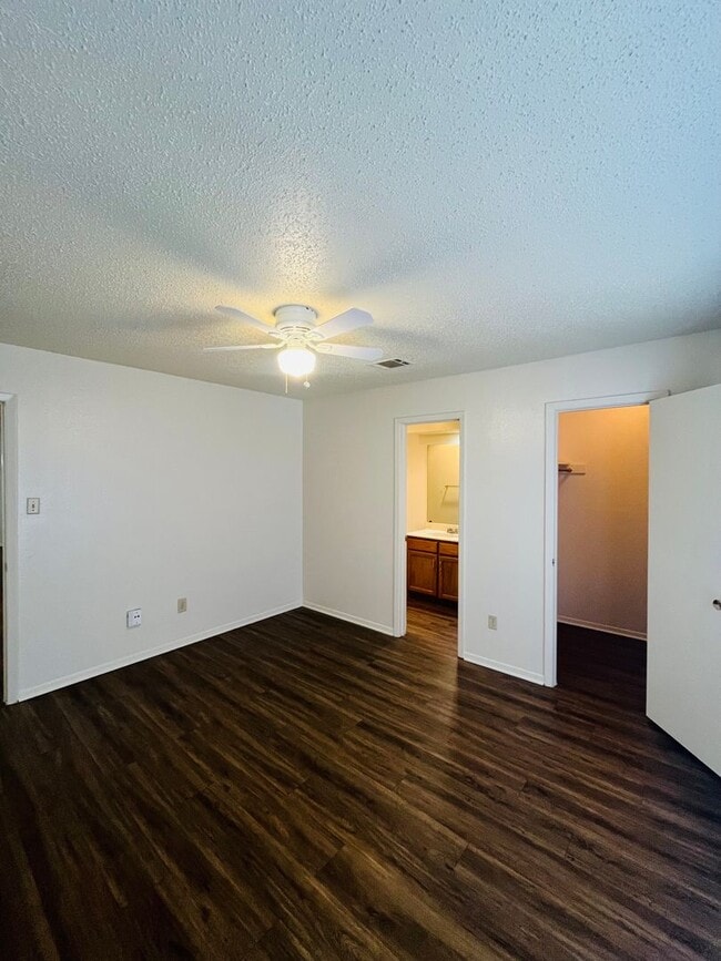 Building Photo - 2423 Sherry St