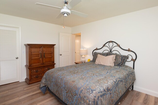 Building Photo - 3372 SE Court Dr