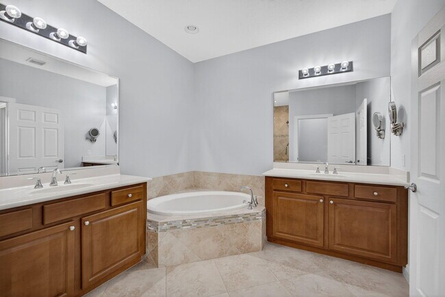 Building Photo - 4803 Cadiz Cir