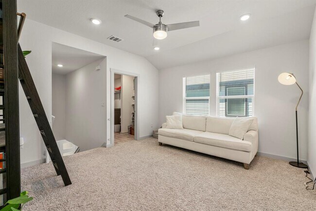 Building Photo - 217 Cupreata Ln