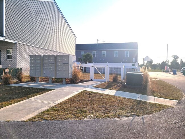 Building Photo - Tyndall Station