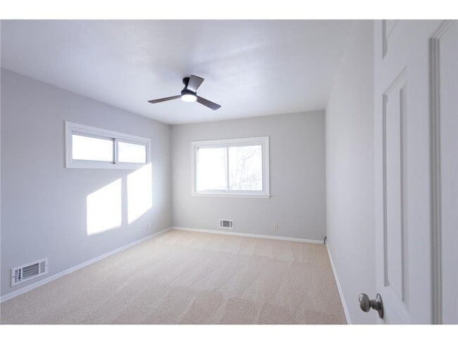 Building Photo - 118 13th Ave S