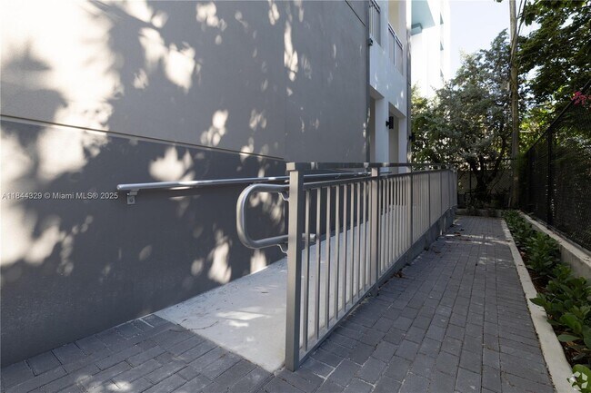 Building Photo - 650 SW 1st St