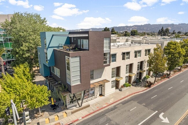 Building Photo - 1364 Powell St