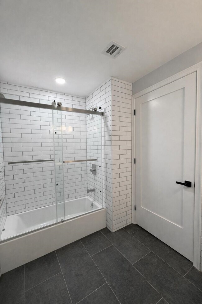 Building Photo - 116 36th St