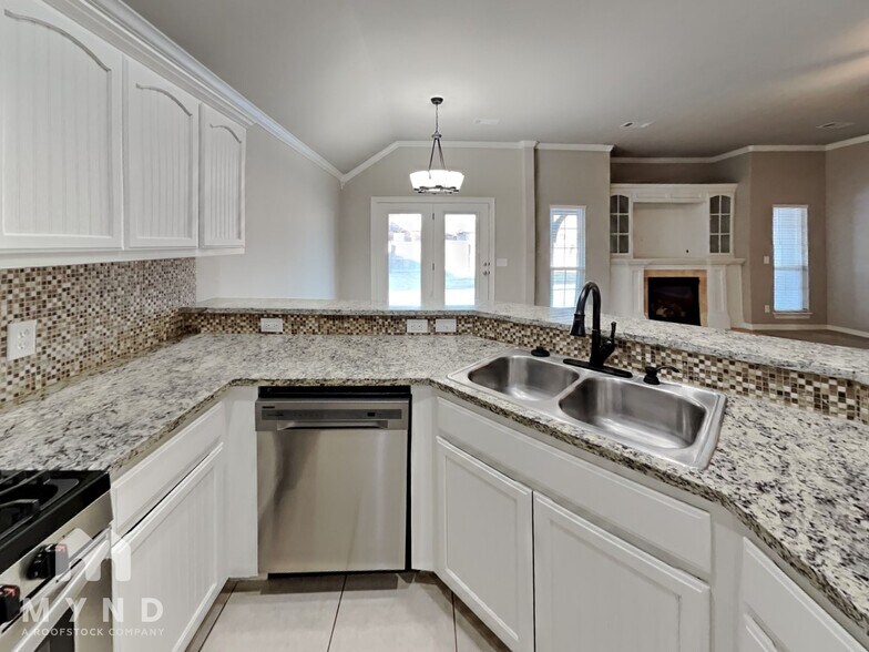 Building Photo - 3312 E Gillette St