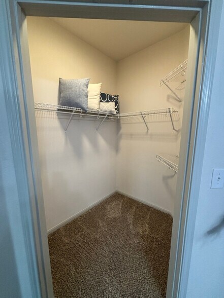 Building Photo - 4624 Cromwell Dr
