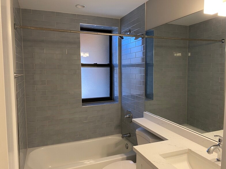 Building Photo - 3925 N Janssen Ave