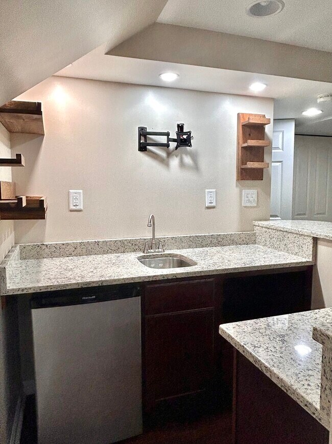 Building Photo - 376 Vaughn Cir