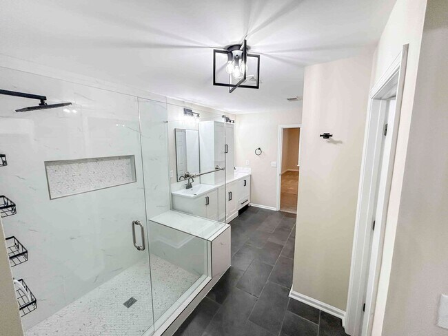 Building Photo - Immaculate 4 BR/3 BA Traditional in Acworth!