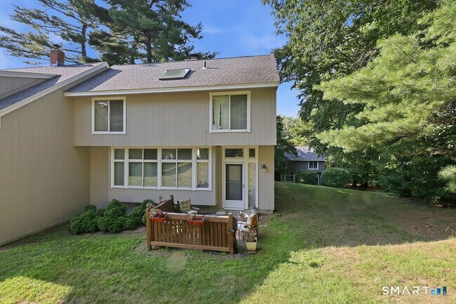 Building Photo - 10 Partridge Ct