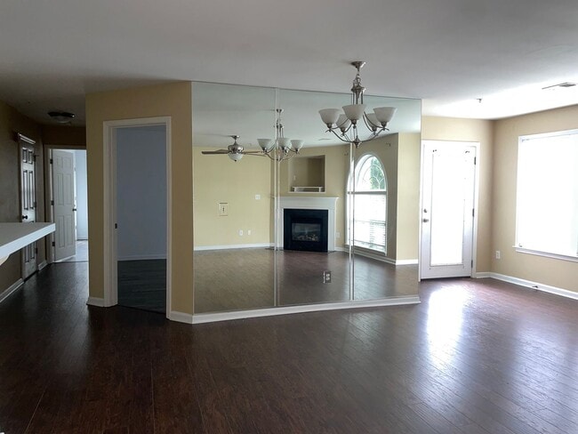 Building Photo - 2 BED, 2 BATH CONDO LOCATED IN GREENSBORO!