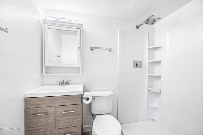 Building Photo - 1608 E Hudson Dr