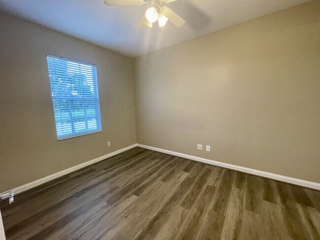 Building Photo - 1649 Napoli Dr W