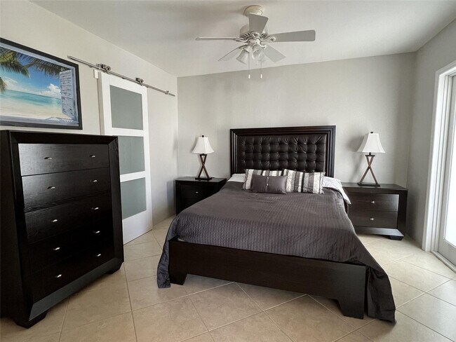 Building Photo - 999 N Riverside Dr