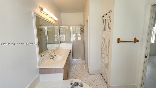 Building Photo - 924 Falling Water Rd