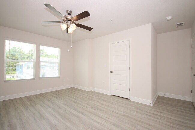 Building Photo - Pet-Friendly 3BR Townhome in Meadow Brook ...