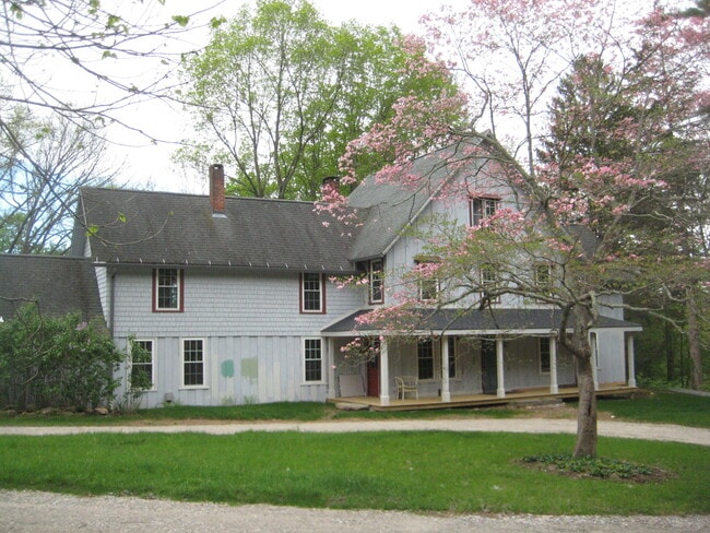 Building Photo - 236 Station Rd