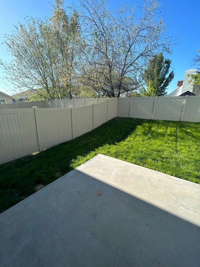 Building Photo - 3 Bedroom plus Loft For Rent! Victory Sout...