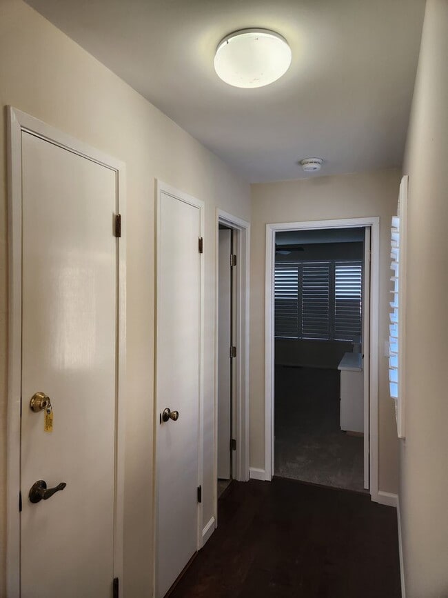 Building Photo - Very nice 2 Bd, 2 Bath Triplex w/yard in OAKMONT - Oakmont is a senior community.