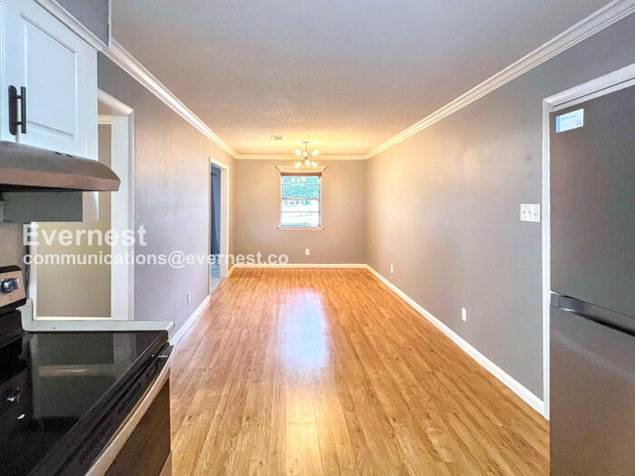 Building Photo - 903 Bristol Dr