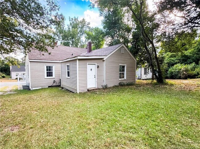 Building Photo - 226 Windsor Dr