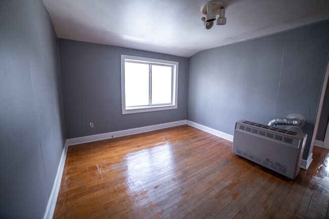 Building Photo - 127 Woodlawn Ave