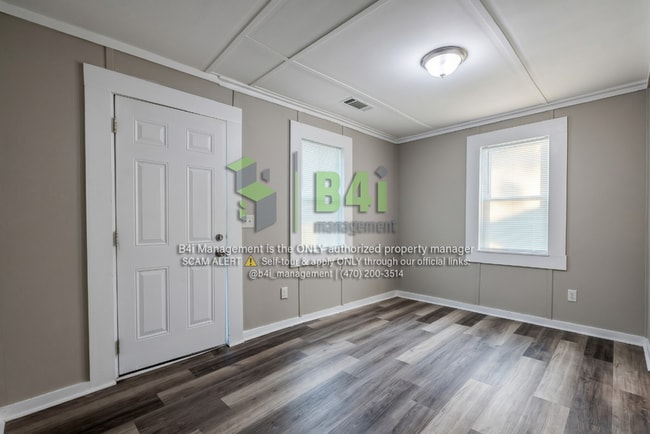 Building Photo - 907 L S Glencamp Way