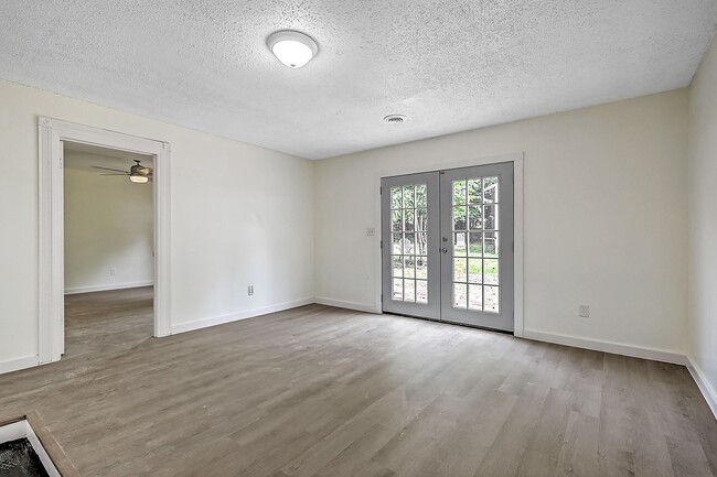 Building Photo - 4 Bedrooms 3 Baths Bristol TN