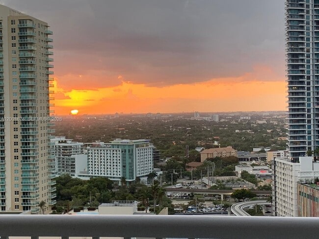 Building Photo - 170 SE 14th St