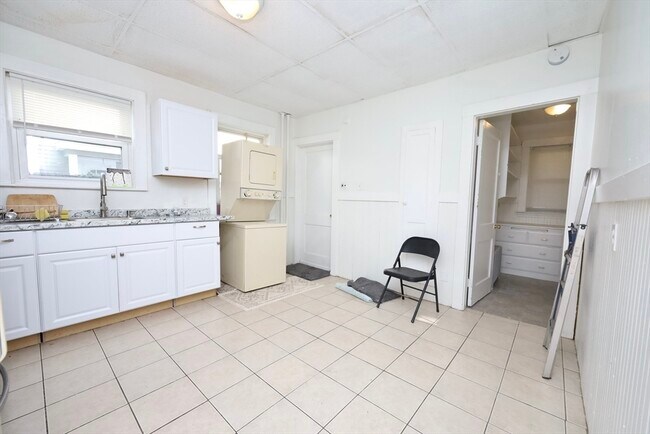 Building Photo - 63 Pinckney St