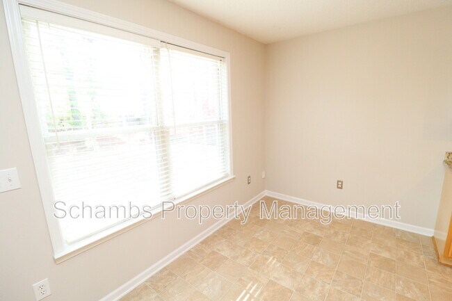 Building Photo - 305 Firefly Rd