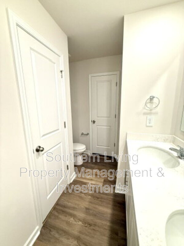 Building Photo - 1413 Secrest Cmns Dr