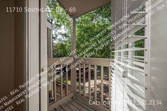 Building Photo - 11710 Southlake Dr