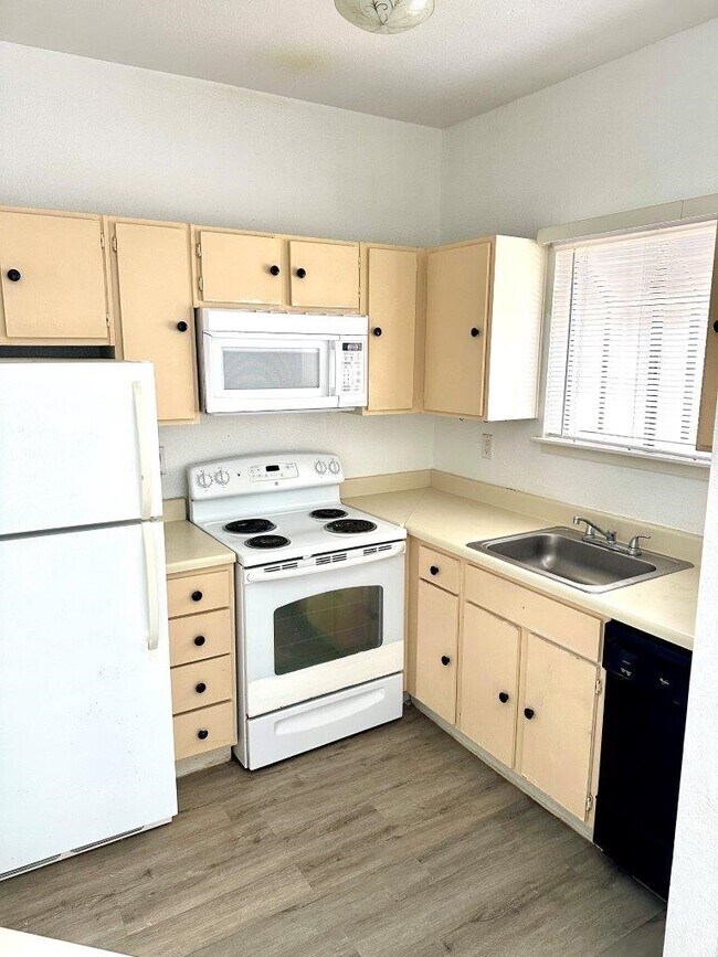 Building Photo - 7901 Cambridge St