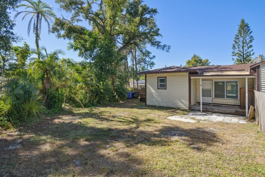 Building Photo - 1919 12th Ave W