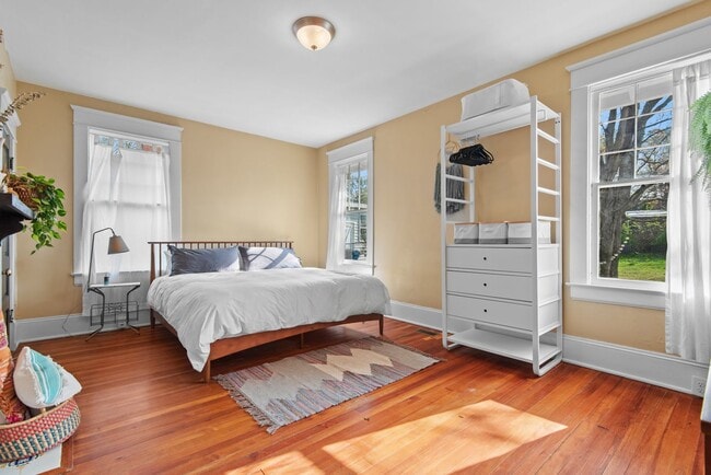 Building Photo - Gorgeous Home in Durham!