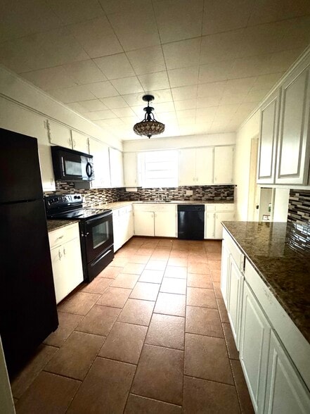 Kitchen - 11991 S Edmondson Rd