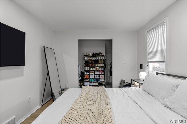 Building Photo - 641 Forest