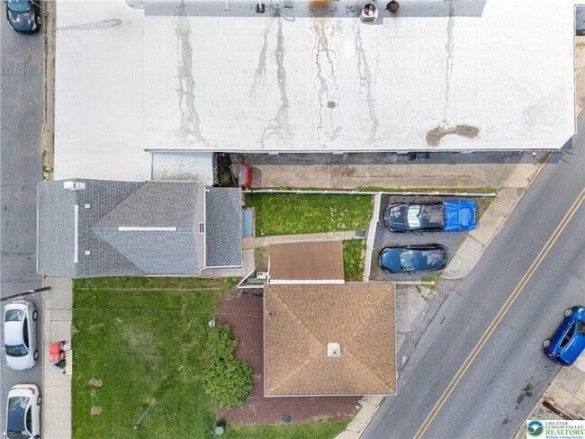 Building Photo - 115 2nd St