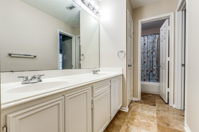 Building Photo - 9635 Therrell Dr