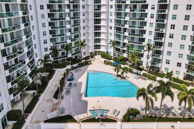 Building Photo - 7910 Harbor Island Dr