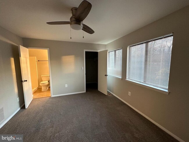 Building Photo - 502 Greenhill Ct