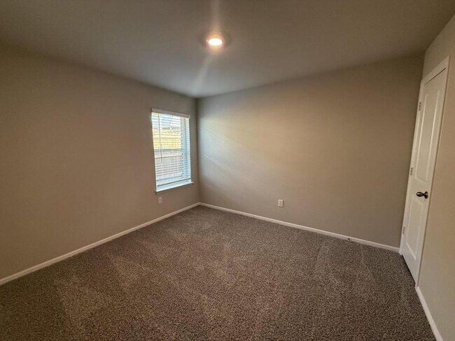 Building Photo - 421 Blanco Dr