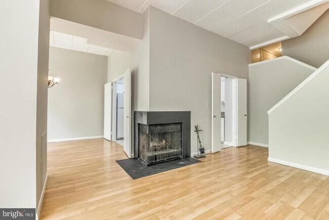 Building Photo - 11564 Rolling Green Ct