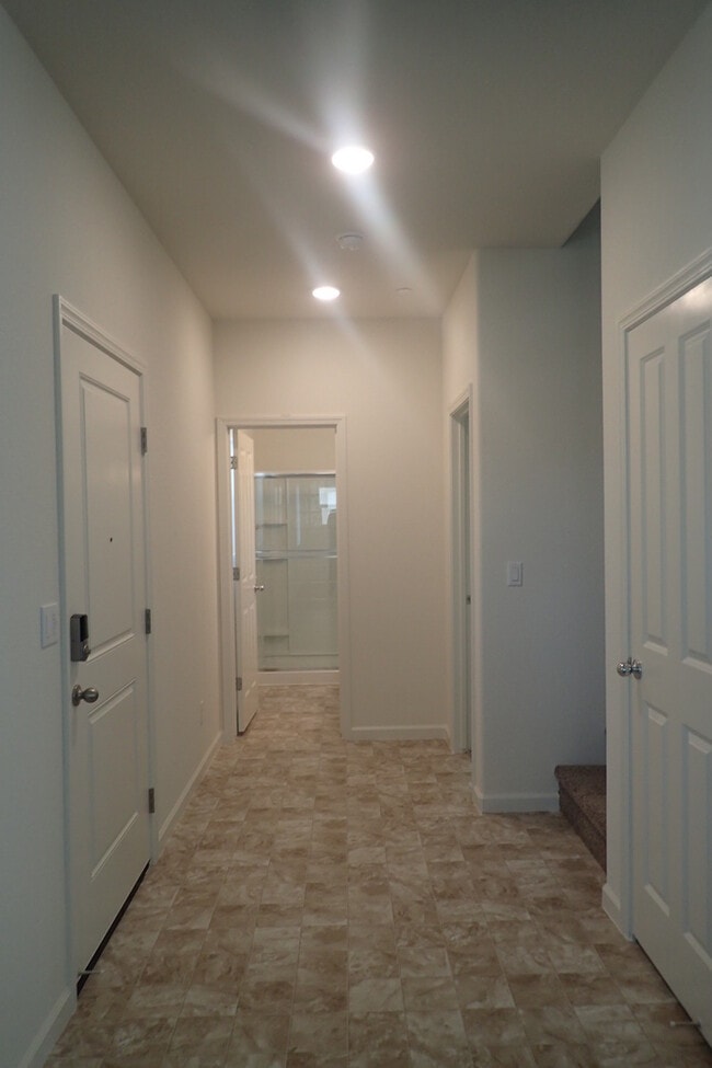 Building Photo - Gorgeous Brand New 4 bed 3 bath 2 story ho...