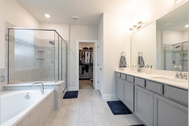 Building Photo - 2117 Prairie Oaks Dr