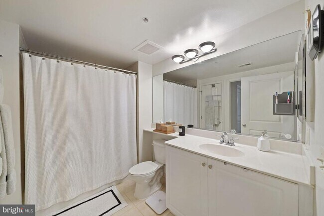 Building Photo - 851 N Glebe Rd