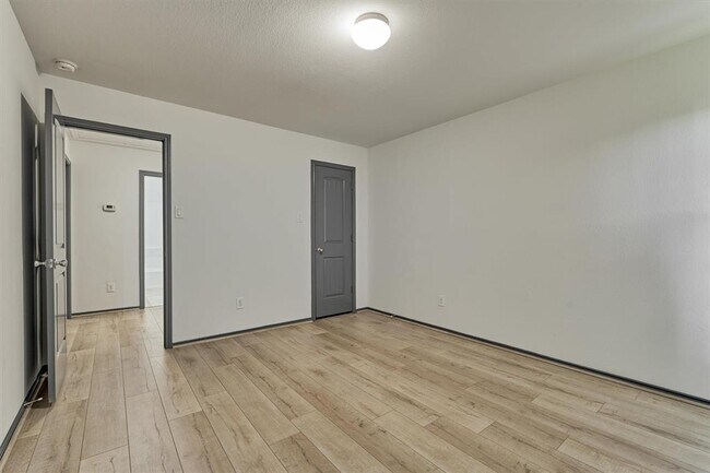 Building Photo - 2211 Treasure Mountain Dr